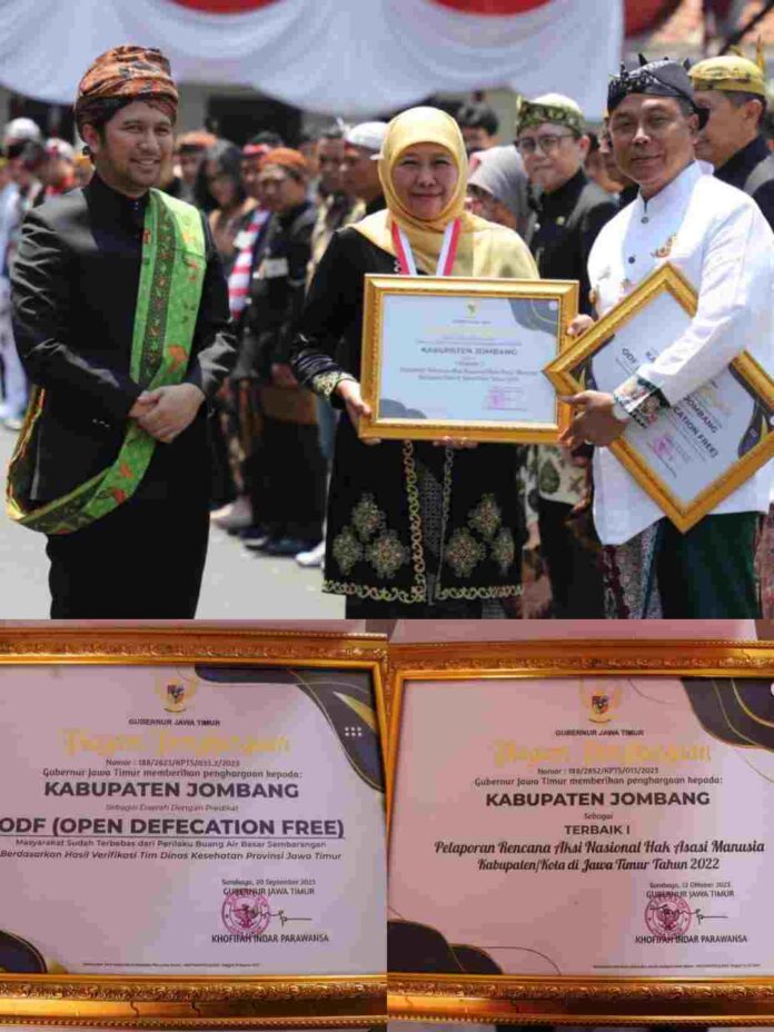 Hari Jadi Provinsi Jatim ke-78, Pj Bupati Jombang Terima Penghargaan dari Gubernur