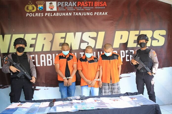 Polres Pelabuhan Tanjung Perak Ringkus Komplotan Polisi Gadungan
