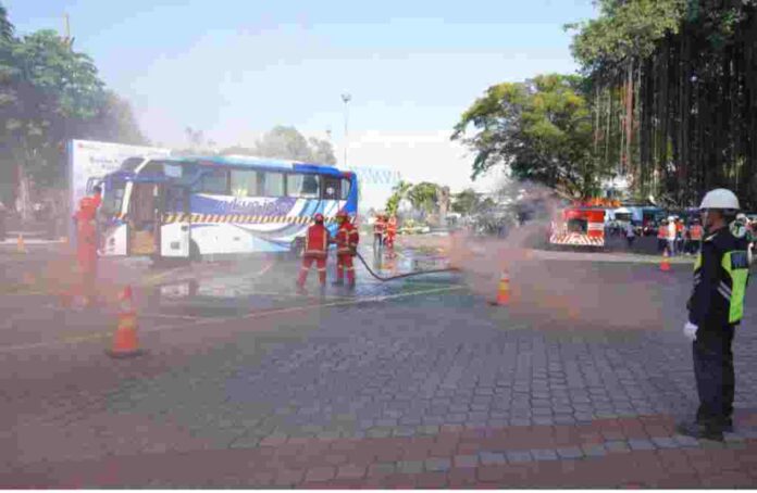 Bulan K3 Nasional, Pelindo Regional 3 sub Jawa Gelar Apel bersama dan Simulasi Bahaya Kebakaran