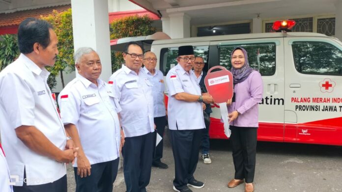 PMI Jawa Timur Terima Bantuan Mobil Ambulance dari Bank Jatim