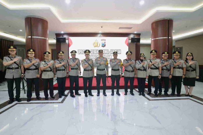 Sejumlah Kapolres dan PJU Resmi Dilantik Kapolda Jatim