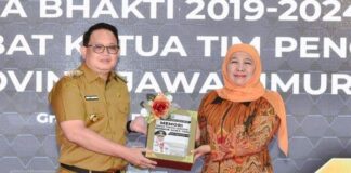 Serah terima jabatan (sertijab) oleh Gubernur Jawa Timur periode 2019-2024, Khofifah Indar Parawansa kepada Penjabat (Pj) Gubernur Jatim, Adhy Karyono digelar di Gedung Negara Grahadi Surabaya, Senin, 19 Februari 2024