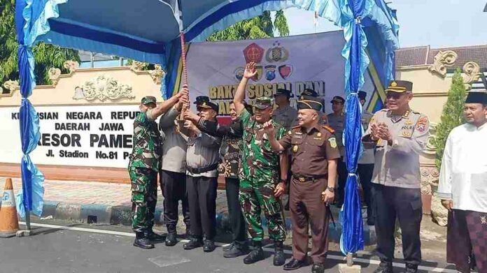 Polres Pamekasan dan Kodim 0826 Gelar Bhakti Sosial dan Bhakti Kesehatan