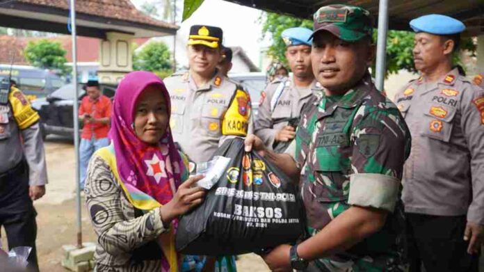 Kodim 0827 bersama Polres Sumenep Gelar Bakti Sosial dan Bakti Kesehatan