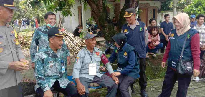 Sidokkes Polres Jombang Cek Kesehatan Personel Polri yang Mengamankan Pemilu 2024