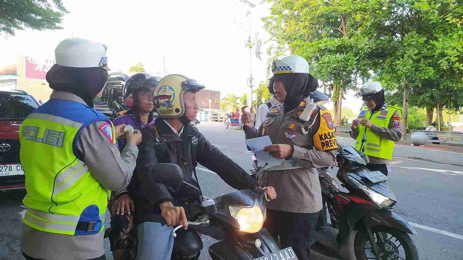 Polres Kediri Kota Turun Jalan Berbagi Brosur Himbauan ...