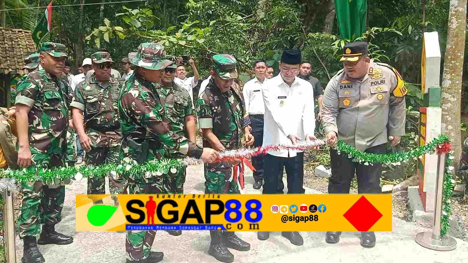 Pj Bupati Pamekasan Hadiri Penutupan TMMD Ke 119 | SIGAP88