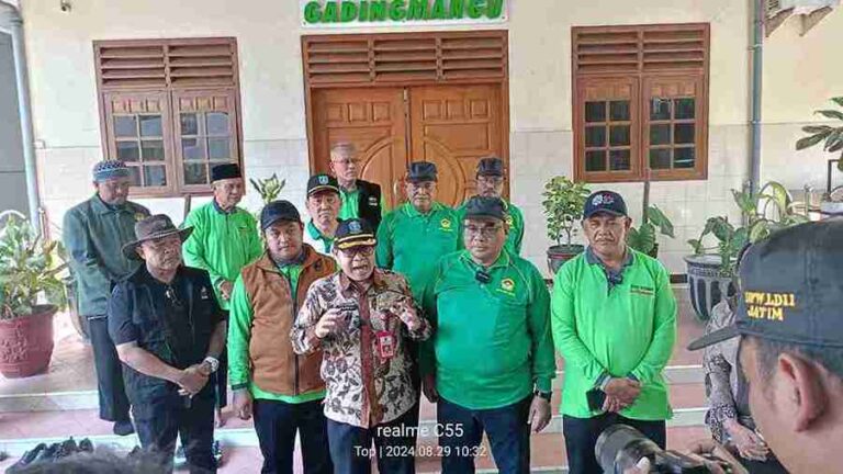 Peduli Lingkungan, Ldii Jombang Kerja Bhakti Di Desa Gadingmangu