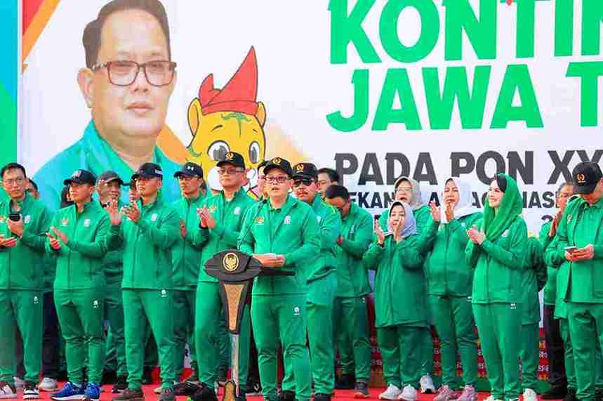 Pj Gubernur Adhy Lepas Kontingen Jatim Menuju PON XXI, Siapkan Bonus untuk Peraih Medali