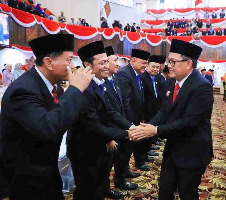 Anggota Dprd Jatim 2024-2029 Resmi Dilantik, Pj Gubernur  Jawa Timur: Selamat Jalankan Tugas, Utamakan Kepentingan Rakyat