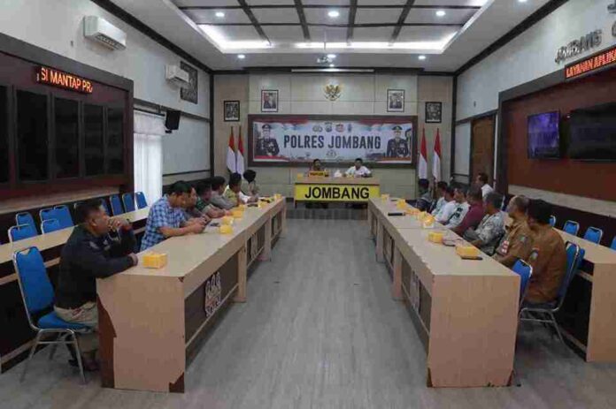 Polres Jombang Memediasi Warga Terlibat Tawuran Karnaval