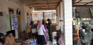 Babinsa Posramil 0826-12 Kadur Dampingi Posyandu, Dukung Peningkatan Kesehatan Masyarakat