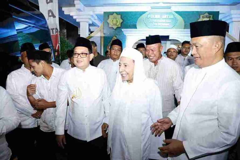 Sholawat Dan Doa Bersama Di Polda Jatim, Pj Gubernur Adhy Berharap Pilkada Serentak Berlangsung Aman, Nyaman Dan Kondusif