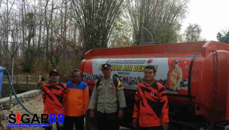 Gandeng Bpbd, Polres Nganjuk Salurkan Bantuan Air Bersih