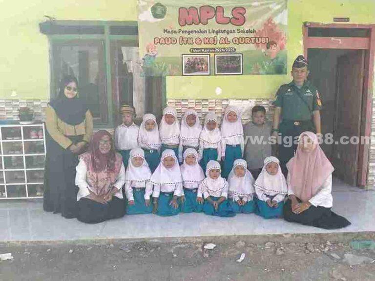 Babinsa Desa Peltong Ajak Tk Al-Qurtubi Kenalkan Sejarah Perjuangan Bangsa Sejak Dini