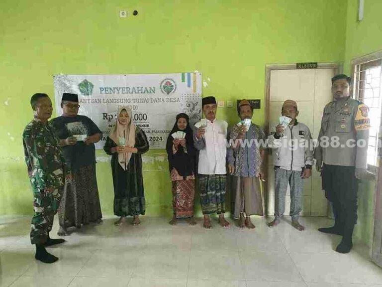 Anggota Koramil 0826-08 Palengaan Dampingi Penyaluran Blt-Dd Di Desa Angsanah