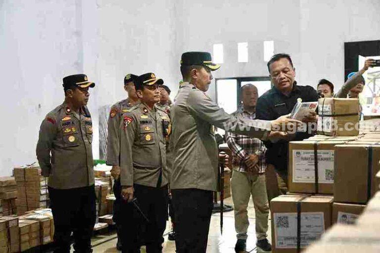 Kapolres Jombang Cek Logistik Di Gudang Kpu