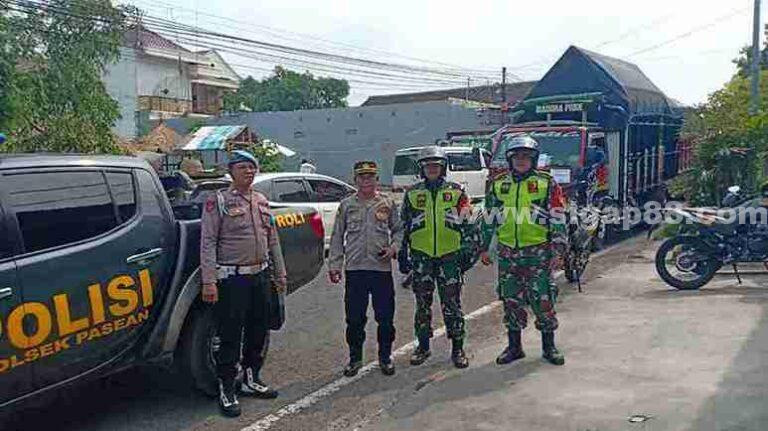 Babinsa Koramil 0826-13 Kawal Distribusi Logistik Pemilu Ke Ppk Pasean