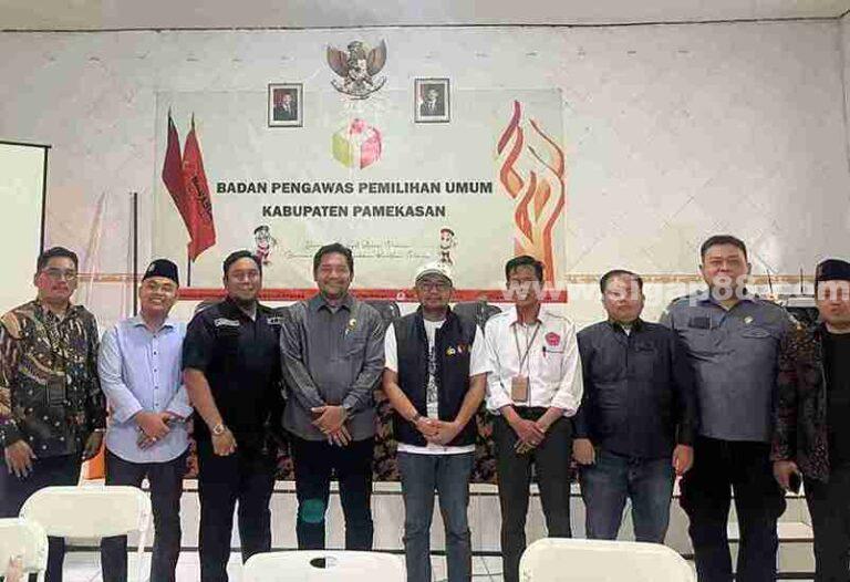 Tim Hukum Paslon Kharisma Adukan Temuan Saksi Ke Bawaslu Pamekasan