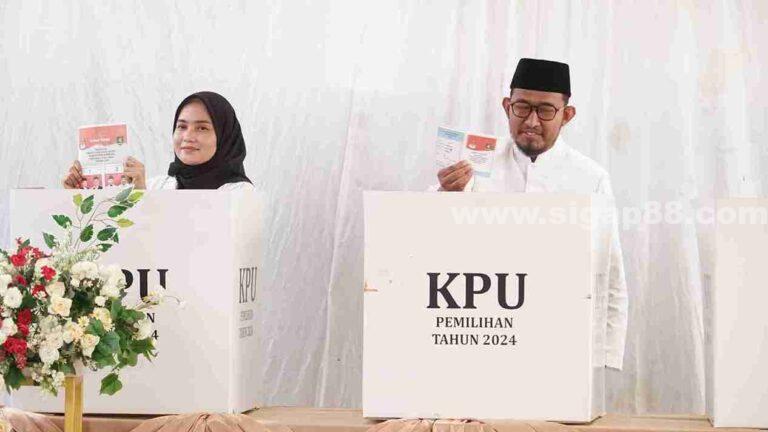 Bupati Dan Ketua Tp Pkk Sumenep Lakukan Pencoblosan Pilkada 2024 Di Tps 001 Desa Torbang