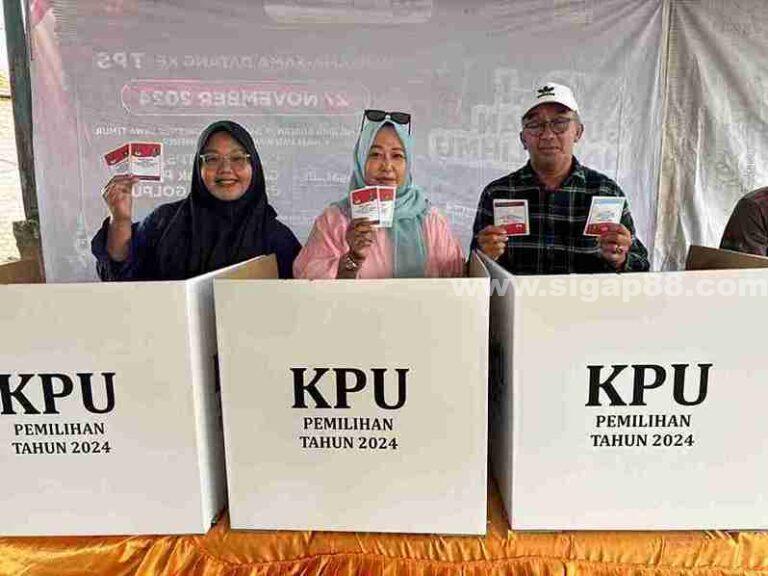 Camat Nonggunong Sekeluarga Lakukan Pencoblosan Di Tempat Tugas