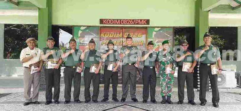 Dandim 0826 Pamekasan Pimpin Wisuda Purna Tugas 13 Anggota