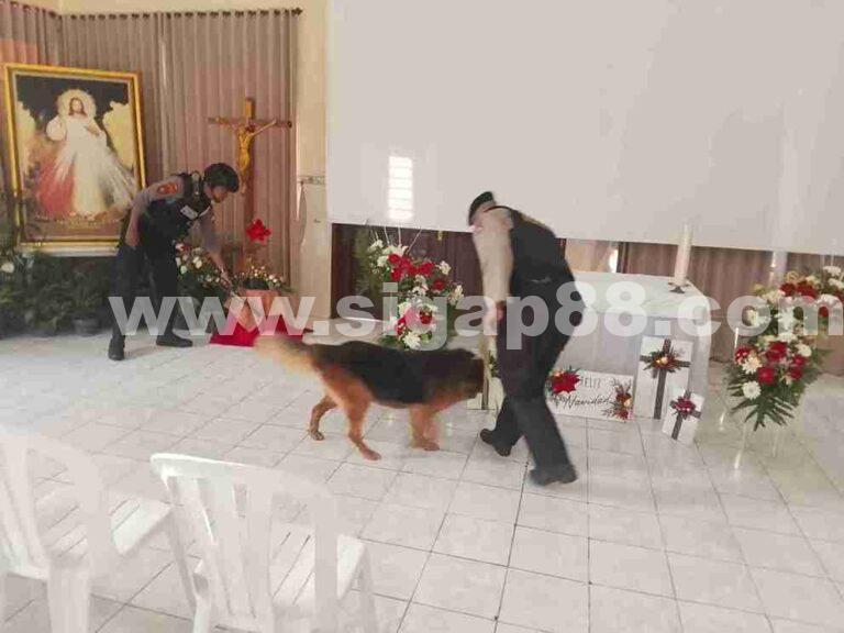 Jelang Misa Natal, Polres Jombang Lakukan Sterilisasi Gereja