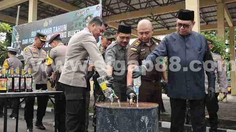 Kapolres Nganjuk Gelar Konferensi Pers Akhir Tahun 2024 Dan Musnahkan Barang Bukti
