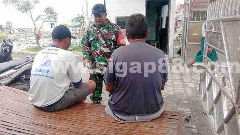 Babinsa Koramil 0826-02 Tlanakan Komsos Bersama Nelayan Desa Branta Pesisir