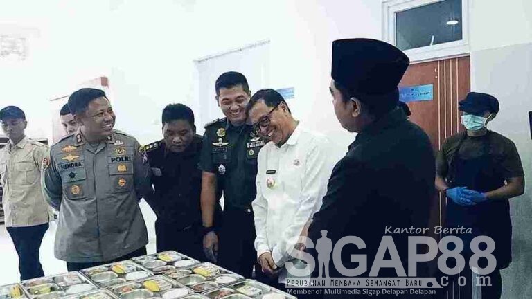 Pj Bupati Pamekasan Bersama Forkopimda Tinjau Satuan Pelayanan Pemenuhan Gizi
