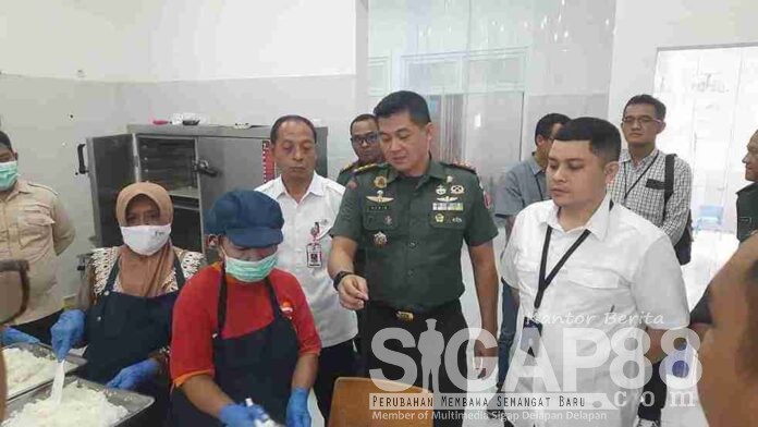 Dandim 0826 Bersama Forkopimda Tinjau Dapur SPPG di Pamekasan Dandim 0826 Bersama Forkopimda Tinjau Dapur SPPG di Pamekasan