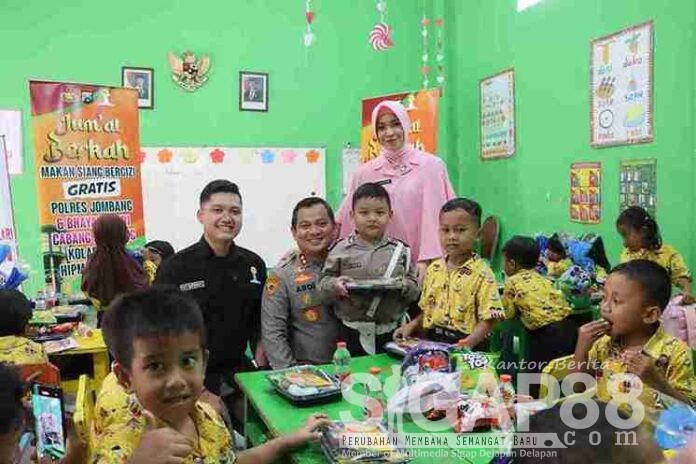 Wujudkan Asta Cita, Polres Jombang Berkolaborasi Dengan HIPMI Berbagi Makanan Bergizi di TK Bhayangkari