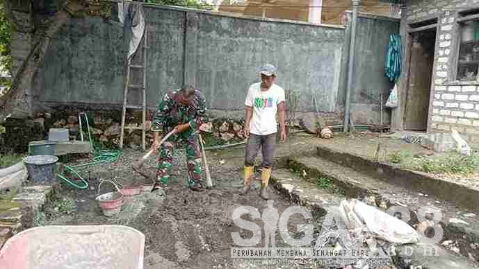 Babinsa Koramil 0826-08 Palengaan Bantu Pembangunan Rumah Warga Desa Kacok Babinsa Koramil 0826-08 Palengaan Bantu Pembangunan Rumah Warga Desa Kacok