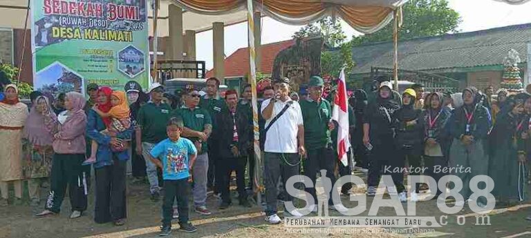 Desa Kalimati, Kecamatan Tarik Meriahkan Sedekah Bumi Dengan Kirab Gunungan Hasil Tani