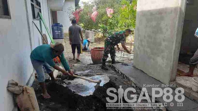 Babinsa Koramil 0826-10 Waru Bantu Warga Desa Tampojung Tenggina Buat Mck