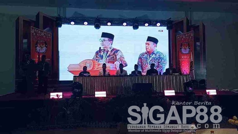 Kpu Pamekasan Serahkan Sk Penetapan Calon Pasangan Terpilih Bupati Dan Wakil Bupati