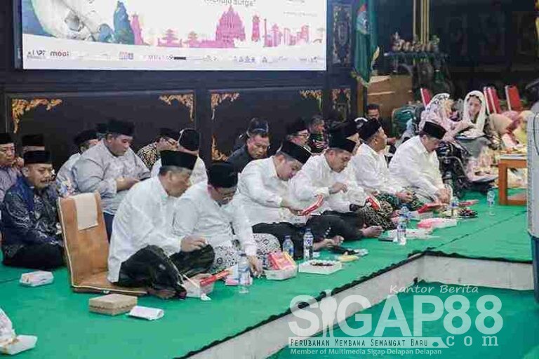 Kapolres Jombang Dan Forkopimda Makan Sahur Bersama Masyarakat
