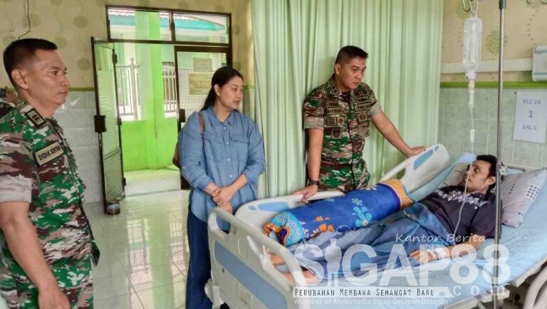 Dandim 0826 Pamekasan Beserta Istri Jenguk Anggota Yang Sakit Beri Dukungan Moral