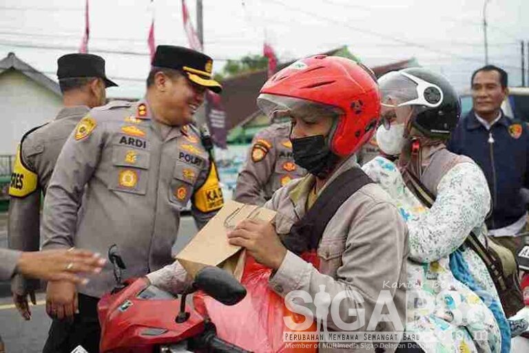 Kapolres Jombang Pantau Arus Lalulintas Di Jalur Arteri Bandar Kedungmulyo