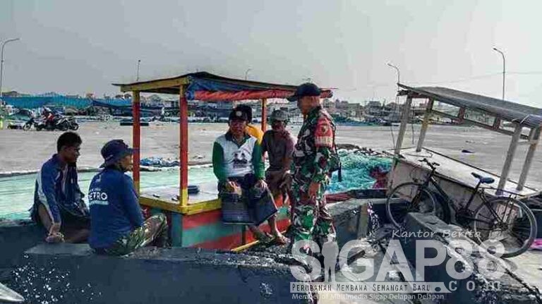 Babinsa Koramil 0826-02 Tlanakan Komsos Bersama Nelayan Desa Branta Pesisir