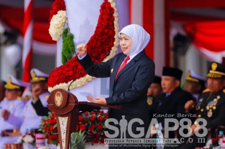 Gubernur Jatim Pimpin Upacara, Ajak Masyarakat Bangkit Hadapi Dampak Ekonomi Global