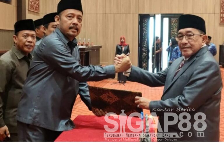 Dprd Dan Pemkab Sumenep Mengesahkan Dua Raperda
