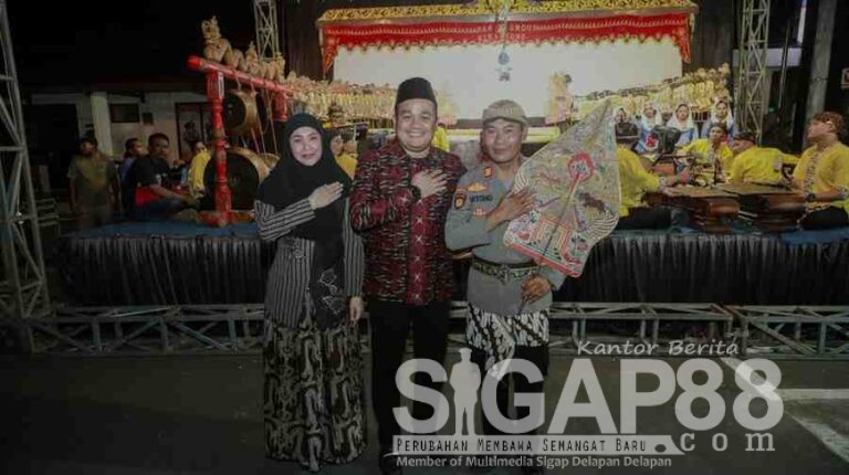 Meriahkan Hari Bhayangkara Ke-79, Polres Jombang Gelar Pagelaran Wayang Kulit Dan Campursari