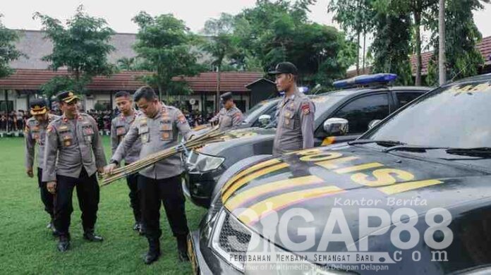 Kapolres Jombang periksa mobil dinas