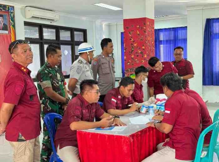 Koramil Pamekasan dampingi tes urine
