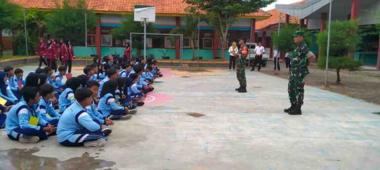 Koramil 0826-02 Beri Wasbang Dan Pelatihan Pbb Siswa Smkn 1 Tlanakan