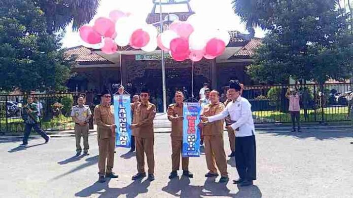 bupati pamekasan launching kop merah putih