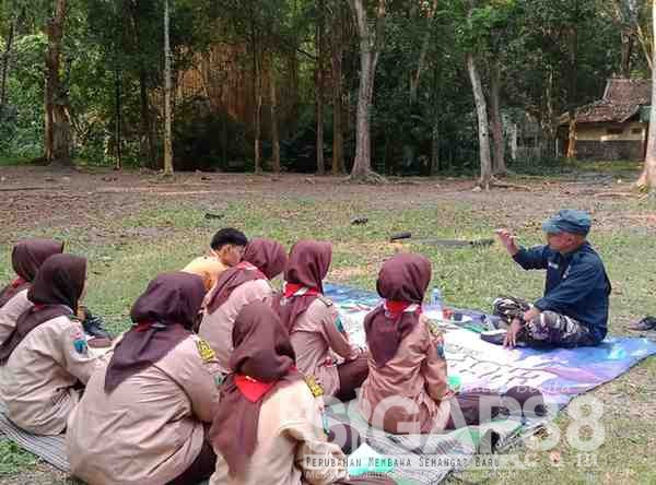 Perhutani KPH Jombang Bekali Pramuka Saka Wanabakti
