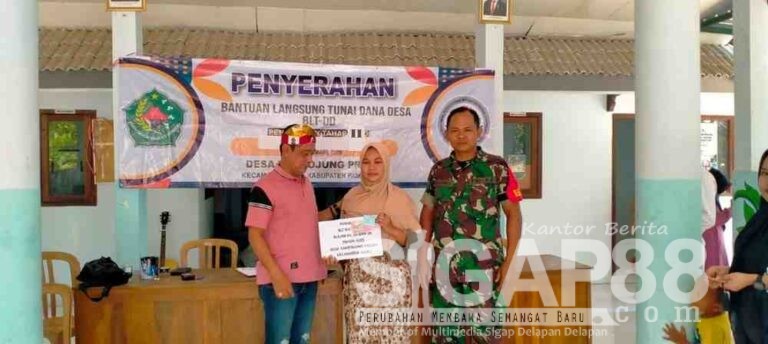 Babinsa Koramil 0826-10 Waru Dampingi Pencairan Blt-Dd Tahap Ii Tahun 2025 Di Desa Tampojung Pregi