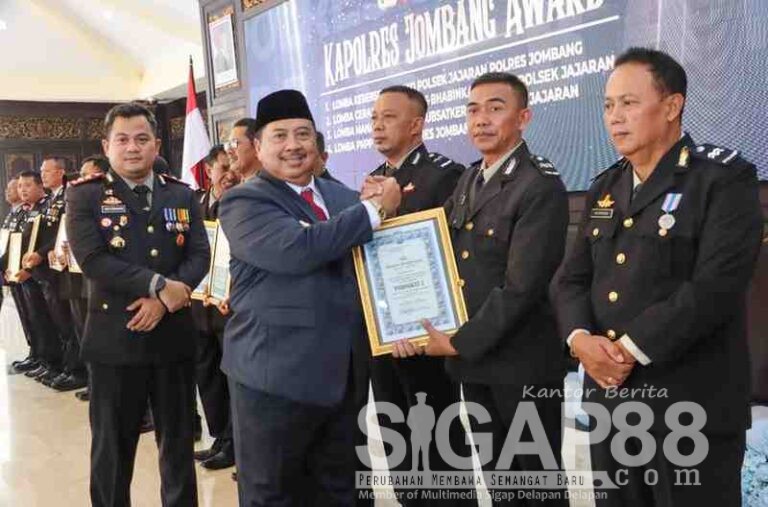 Tasyakuran Hari Bhayangkara Ke-79, Polres Jombang Beri Penghargaan Kepada  Bupati, Dandim Dan Pemenang Lomba